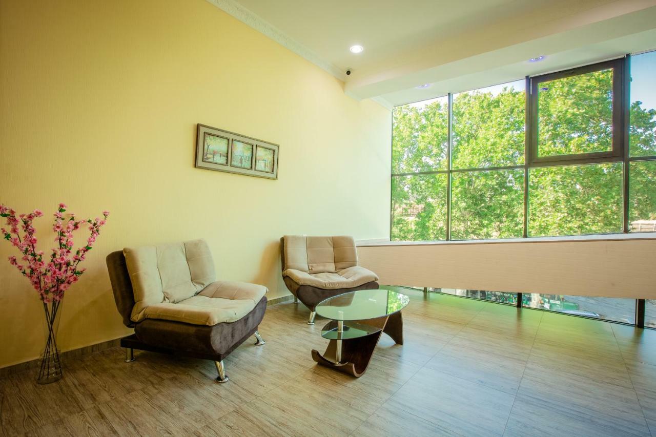 Hotel Comfort Tbilisi Exterior photo